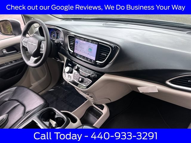 Used 2023 Chrysler Pacifica Touring-L FWD image 17