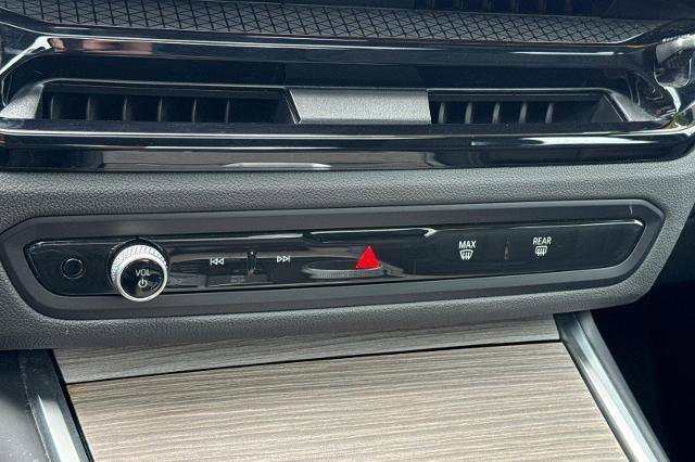 Used 2025 BMW 330i Sedan image 16