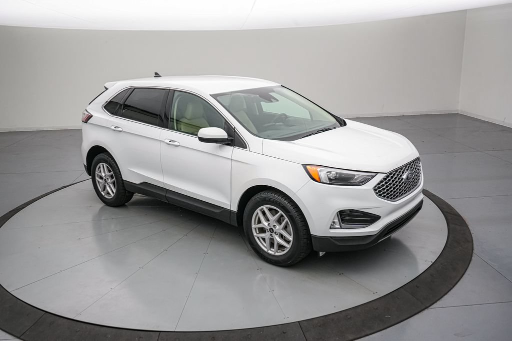 Certified 2024 Ford Edge SEL w/ Convenience Package AWD/4WD image 2