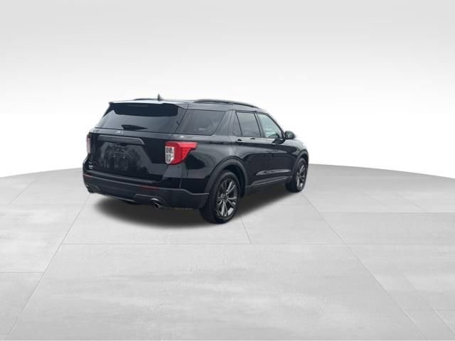 Certified 2021 Ford Explorer XLT w/ Equipment Group 202A image 4