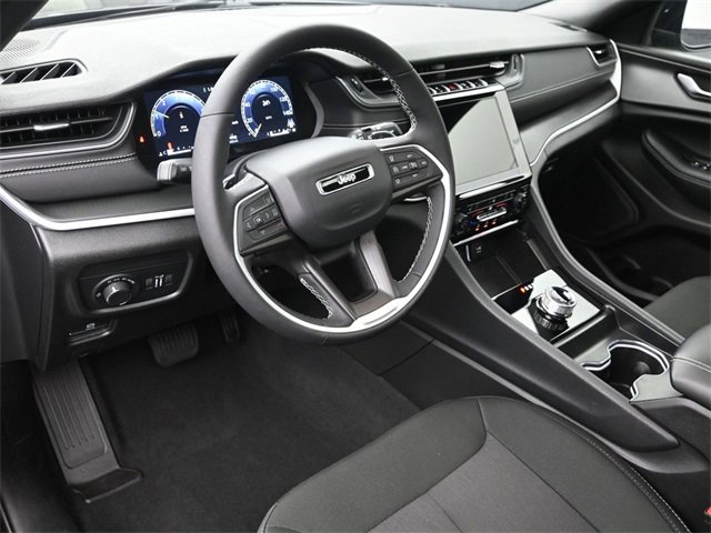 Used 2025 Jeep Grand Cherokee L Laredo w/ Luxury Tech Group I image 9