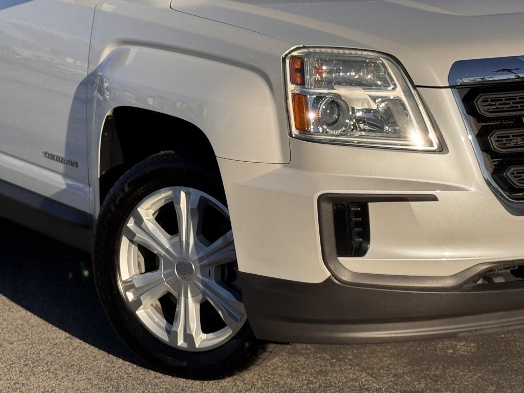 Used 2017 GMC Terrain SLE image 4
