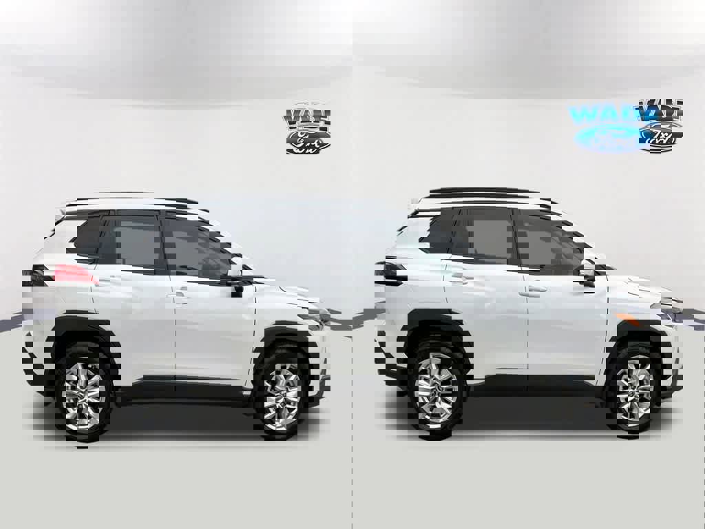 Used 2024 Toyota Corolla Cross LE image 4