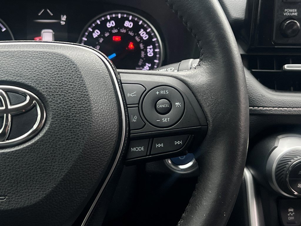 Used 2021 Toyota RAV4 XLE Premium image 20