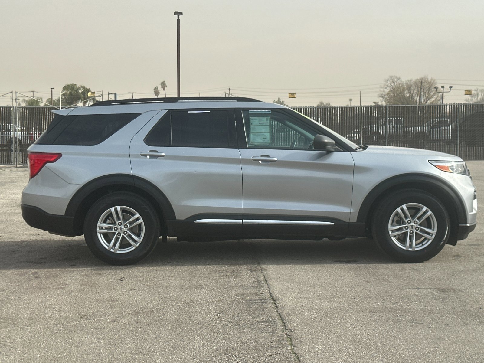 Certified 2022 Ford Explorer XLT image 3