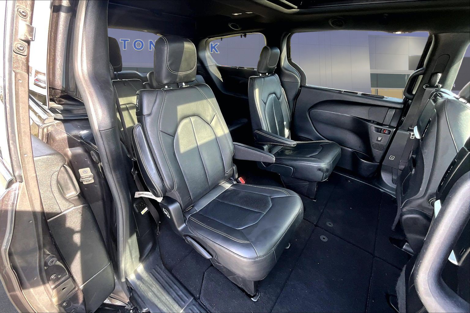 Used 2019 Chrysler Pacifica Touring-L Plus w/ Advanced Safetytec Group FWD image 25