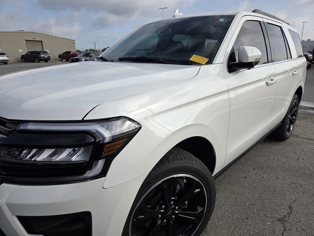 Certified 2024 Ford Expedition Limited AWD/4WD image 4