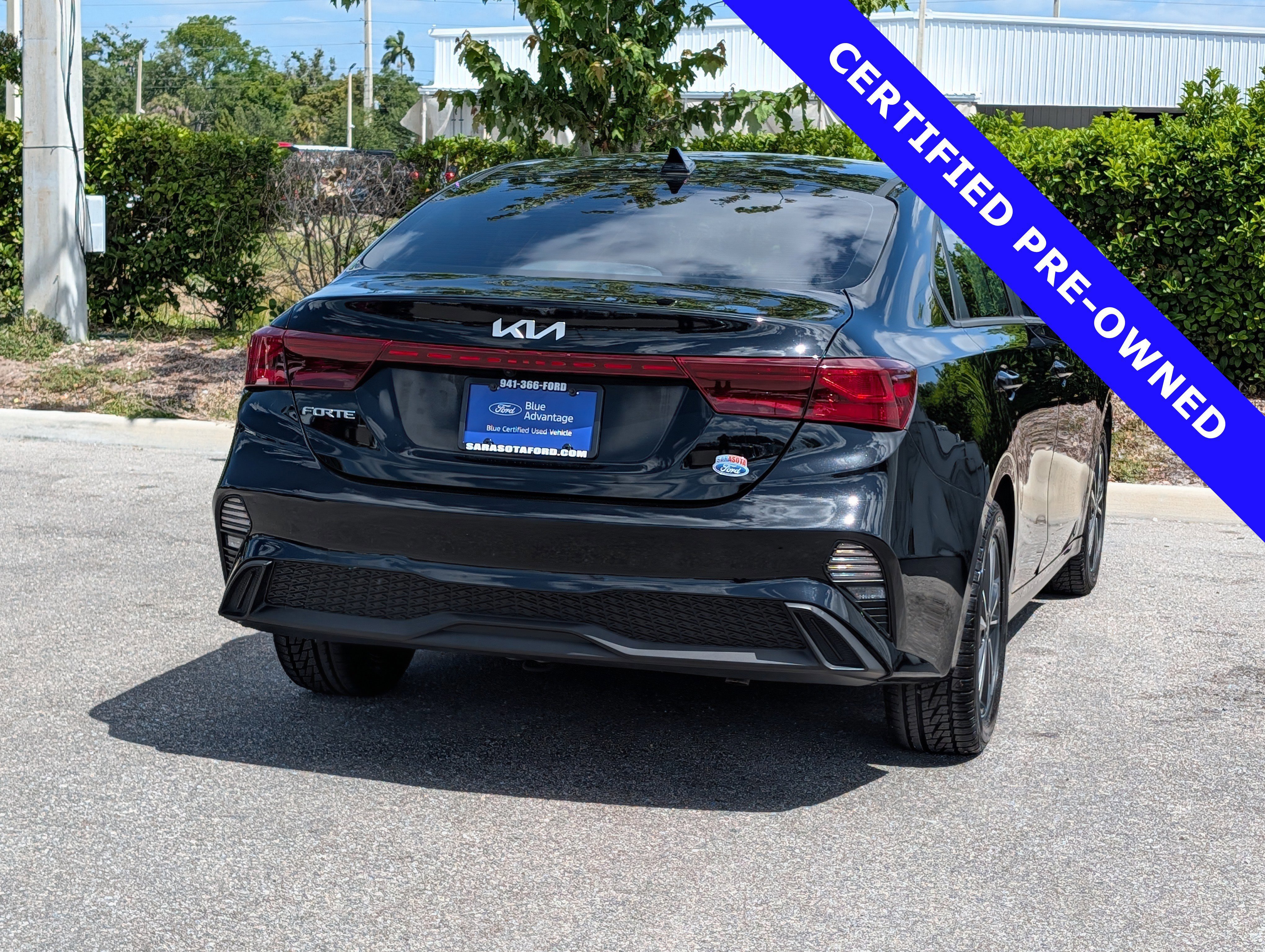 Used 2023 Kia Forte LXS w/ LXS Technology Package FWD image 4