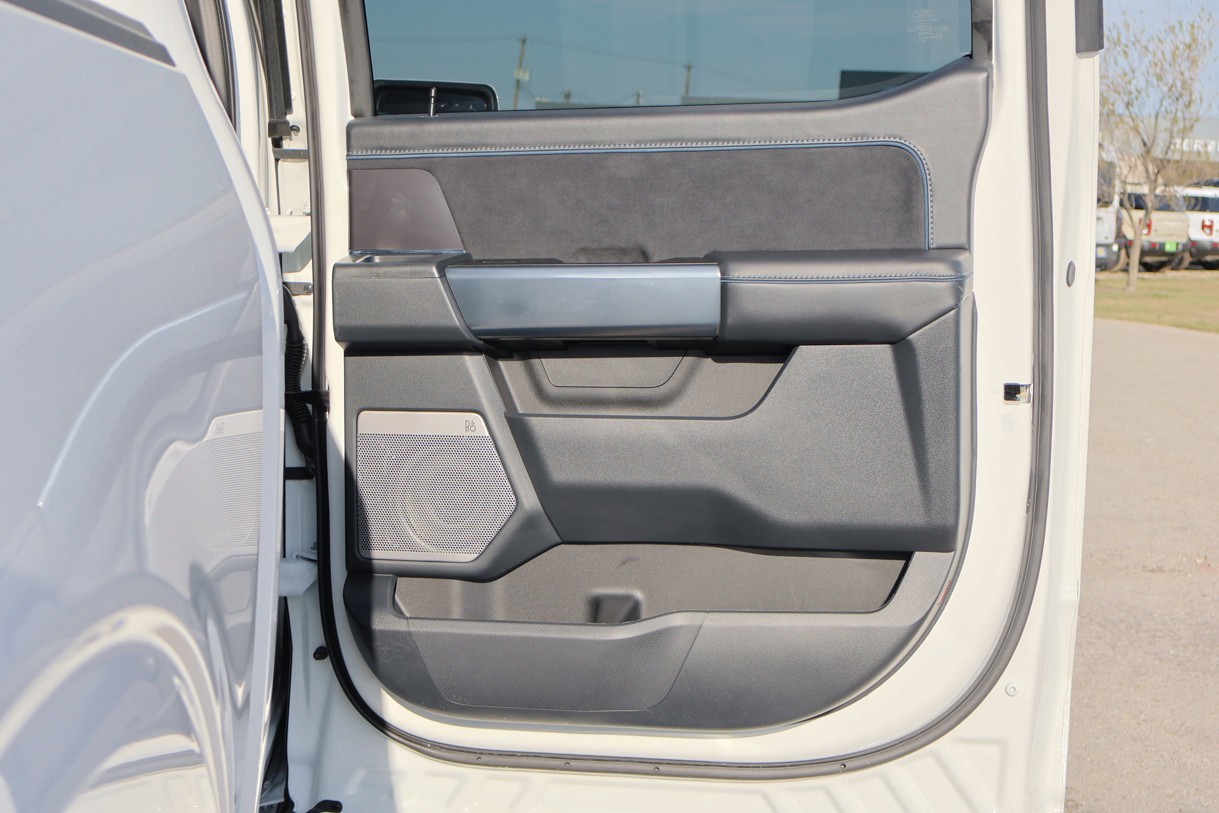 Certified 2025 Ford F150 Platinum w/ FX4 Off-Road Package image 32