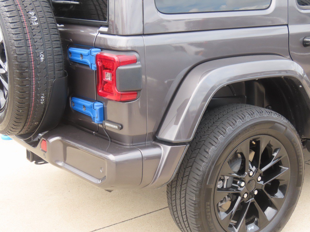 Used 2021 Jeep Wrangler Unlimited Sahara AWD/4WD image 12