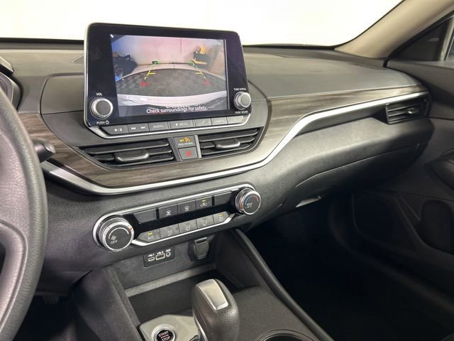 Used 2025 Nissan Altima 2.5 SV FWD image 11