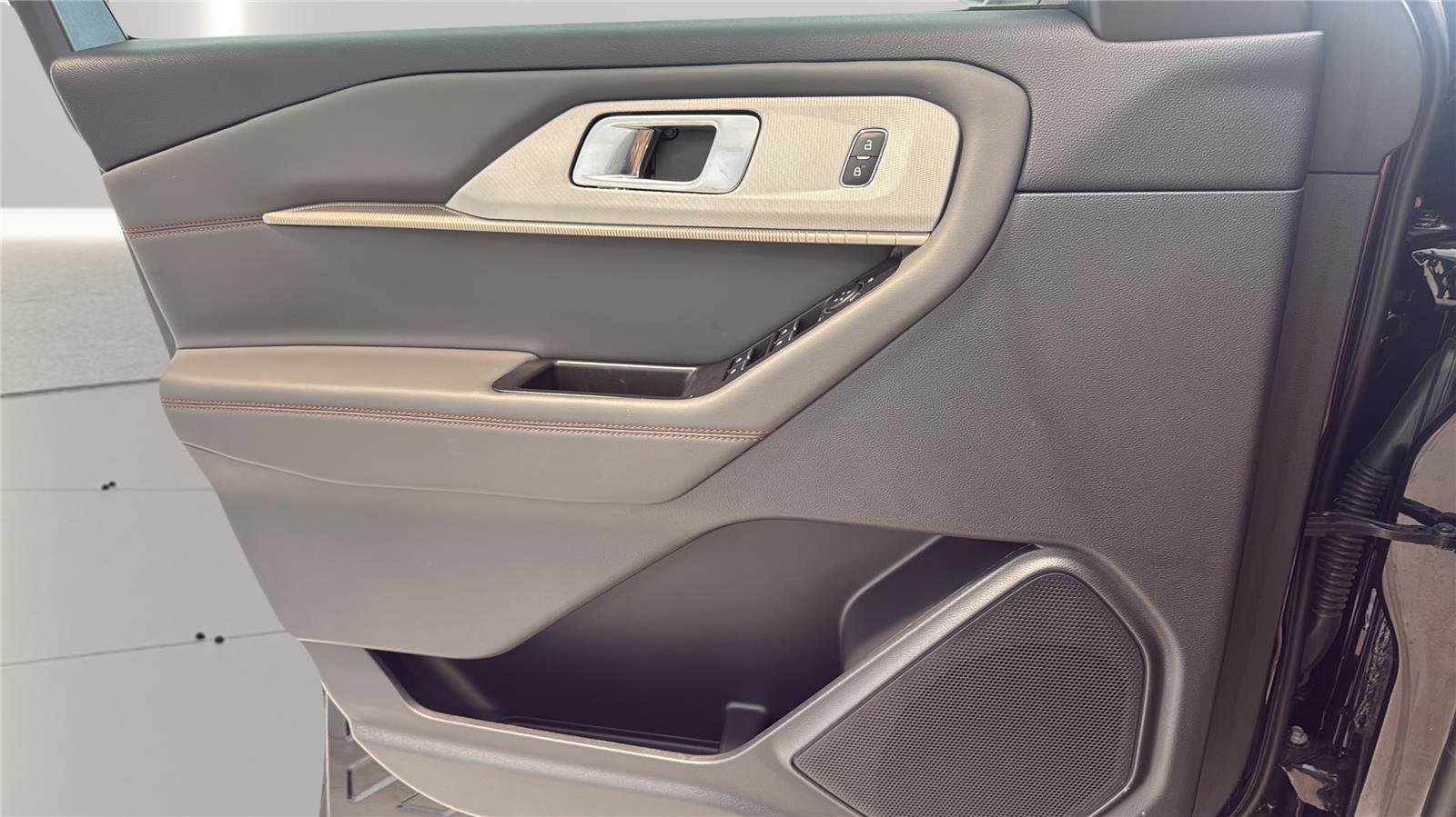 Certified 2025 Ford Explorer Active image 19