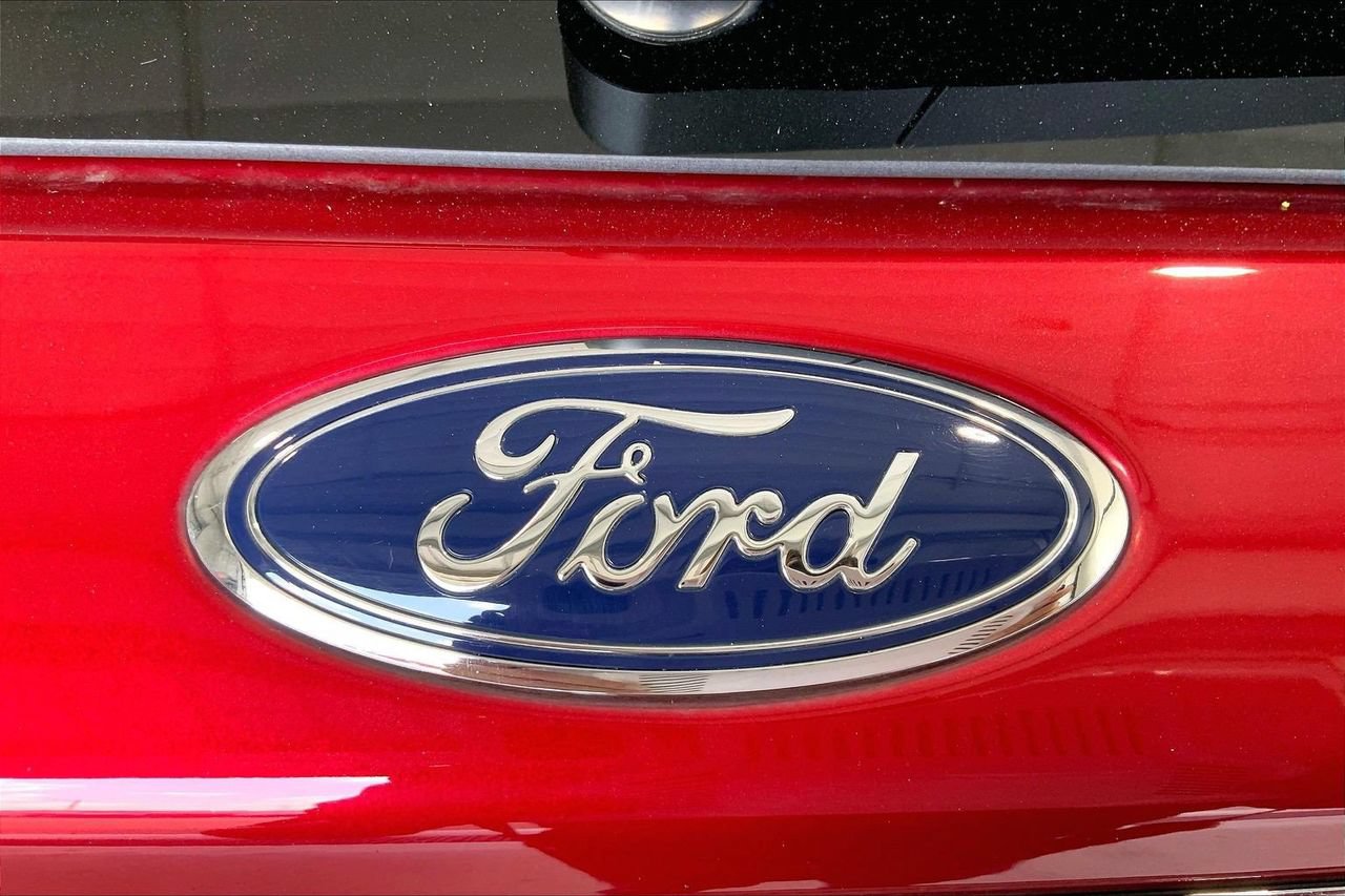 Certified 2023 Ford Explorer XLT RWD image 7