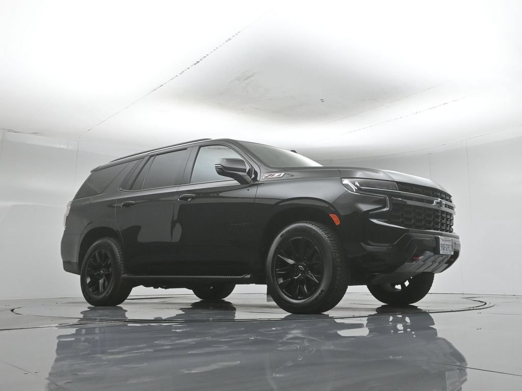 Used 2022 Chevrolet Tahoe Z71 w/ Luxury Package AWD/4WD image 4
