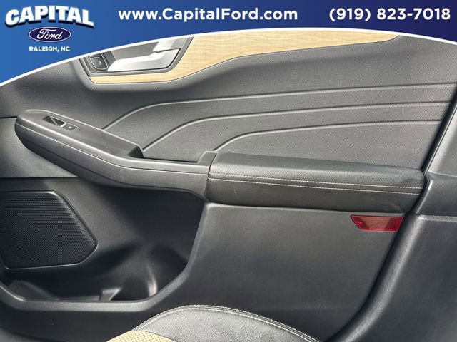 Certified 2022 Ford Escape Titanium w/ Titanium Elite Package image 31