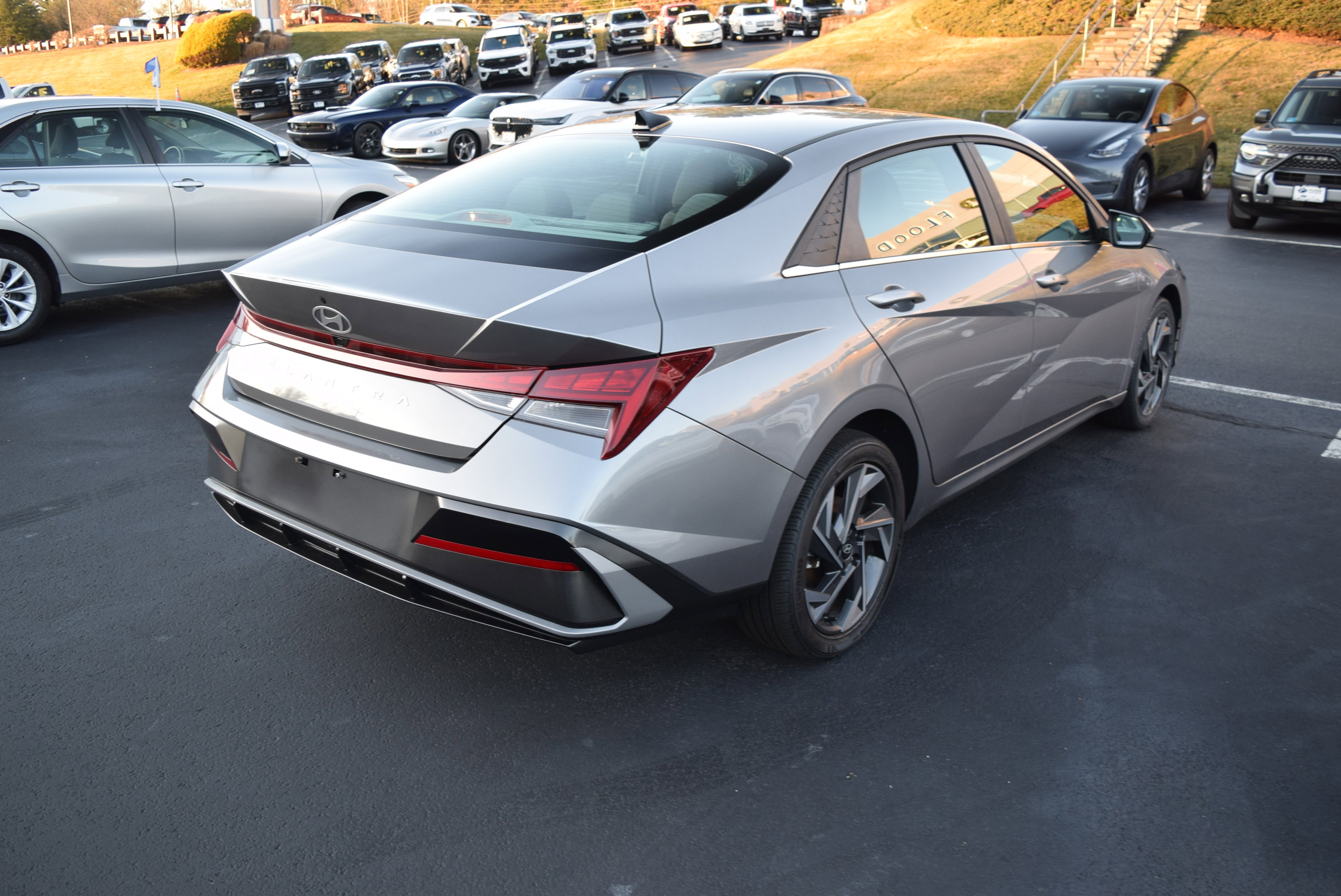 Used 2024 Hyundai Elantra SEL w/ Convenience Package image 4