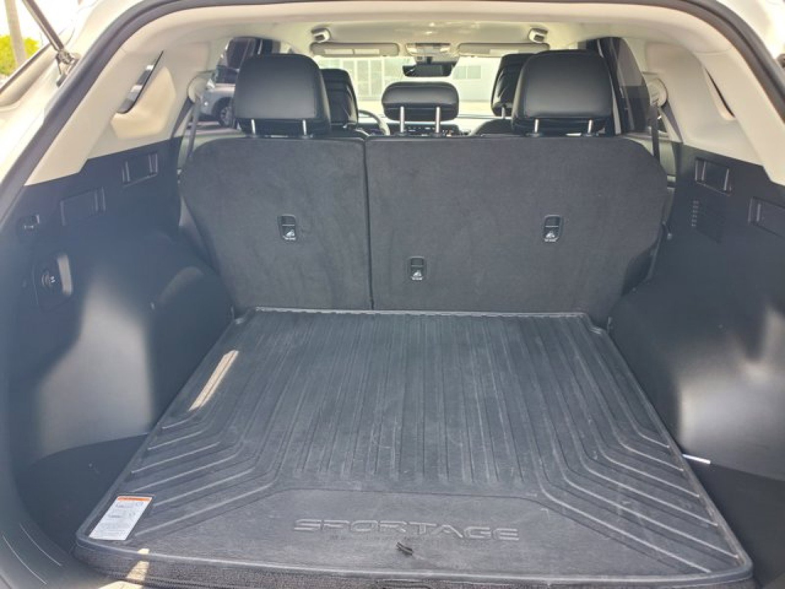 Used 2024 Kia Sportage EX image 8