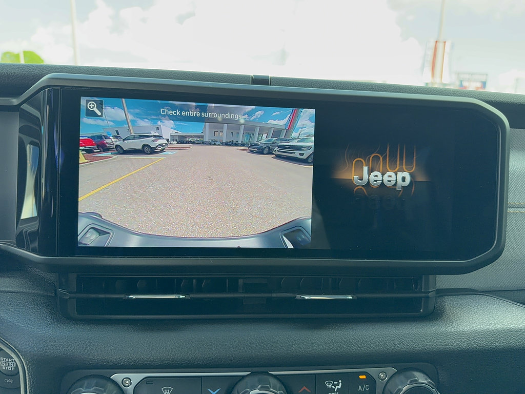 Used 2024 Jeep Gladiator Sport AWD/4WD image 16