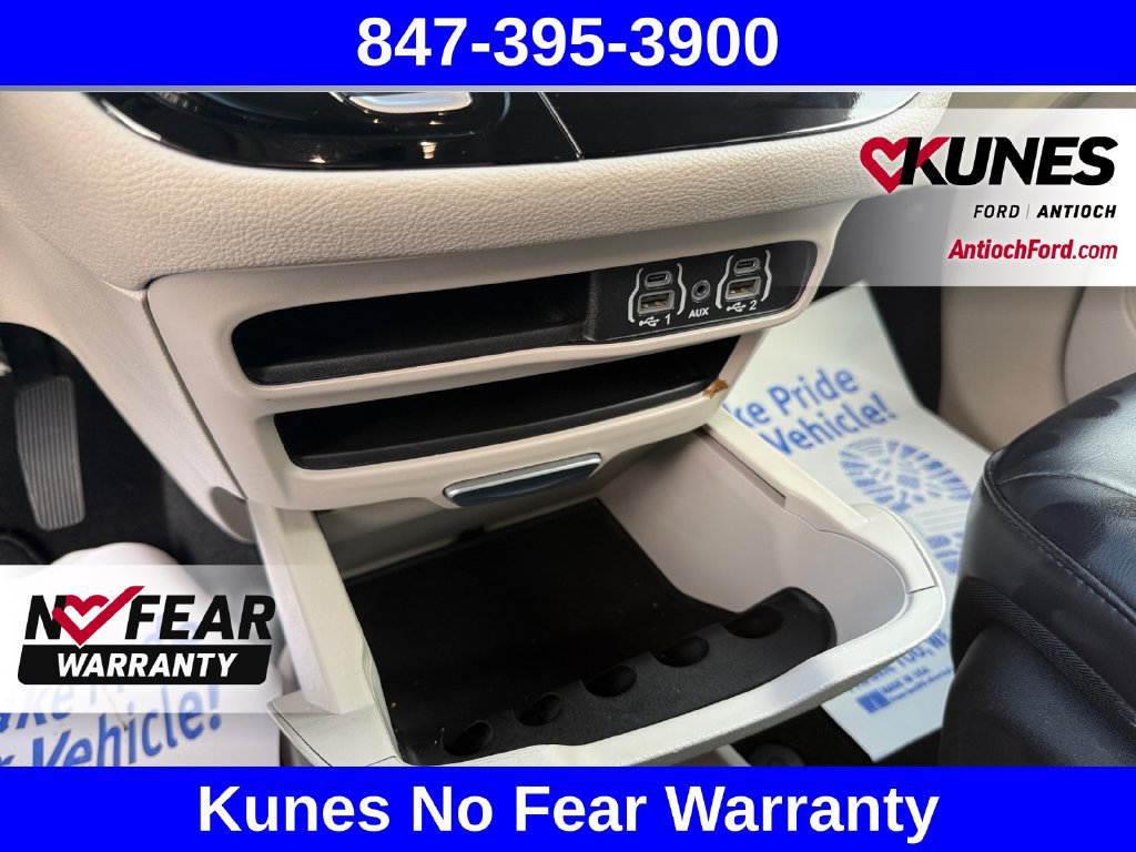 Used 2023 Chrysler Pacifica Touring-L FWD image 36