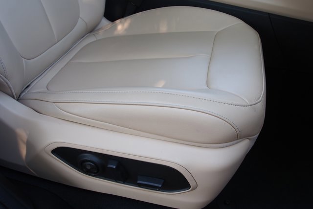 Used 2024 Jeep Grand Cherokee L Limited w/ Black Appearance Package image 12