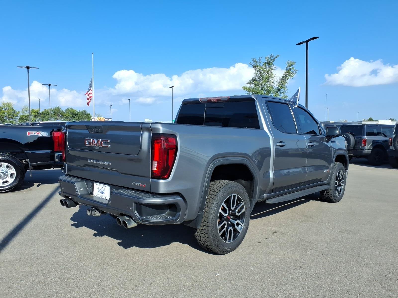 Used 2021 GMC Sierra 1500 AT4 w/ AT4 Premium Package AWD/4WD image 3