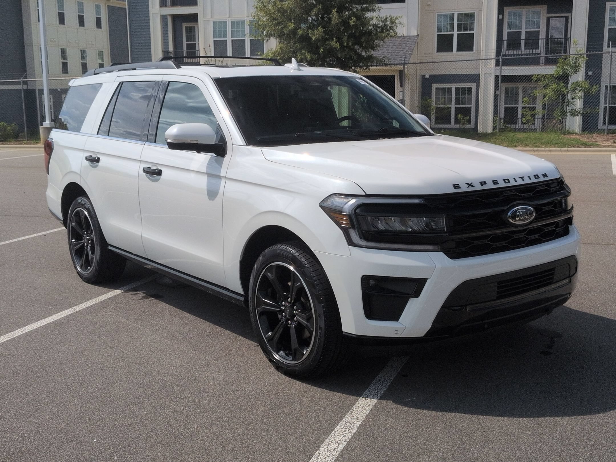 Certified 2024 Ford Expedition Limited AWD/4WD image 2