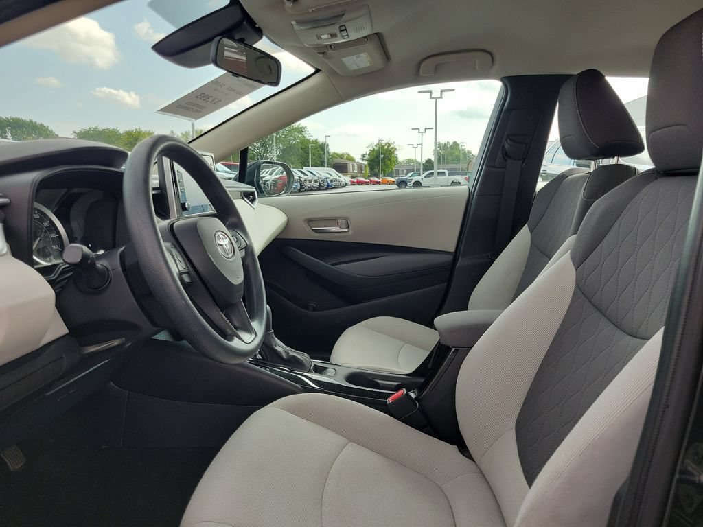 Used 2020 Toyota Corolla LE FWD image 18