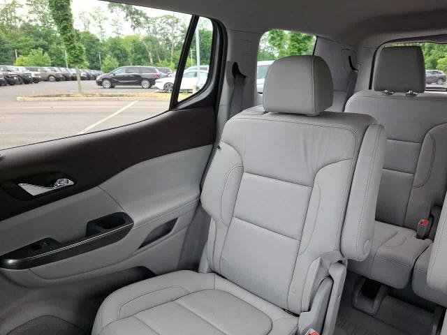 Used 2023 GMC Acadia SLT w/ Technology Package FWD image 11