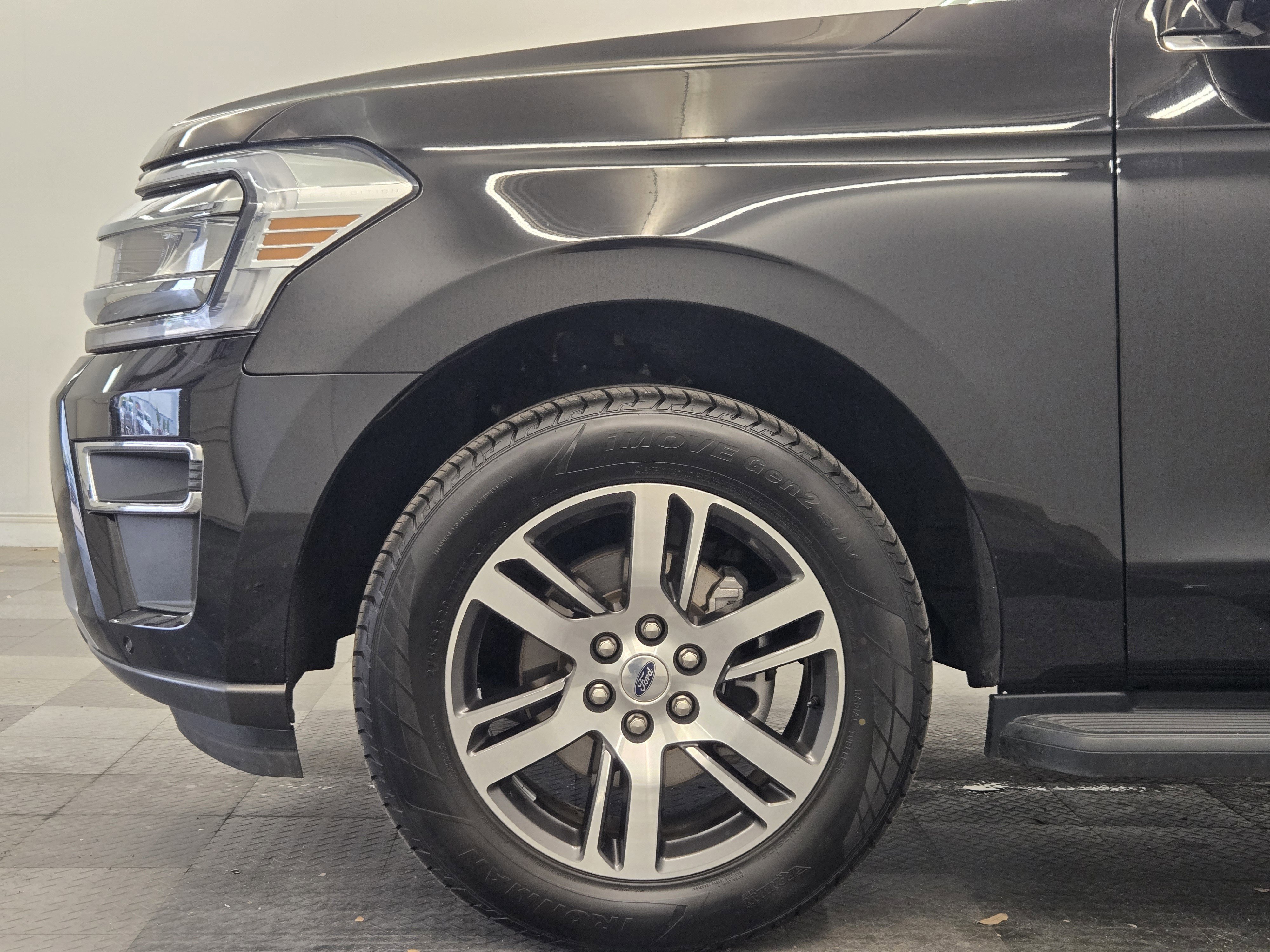 Certified 2024 Ford Expedition Limited RWD image 9