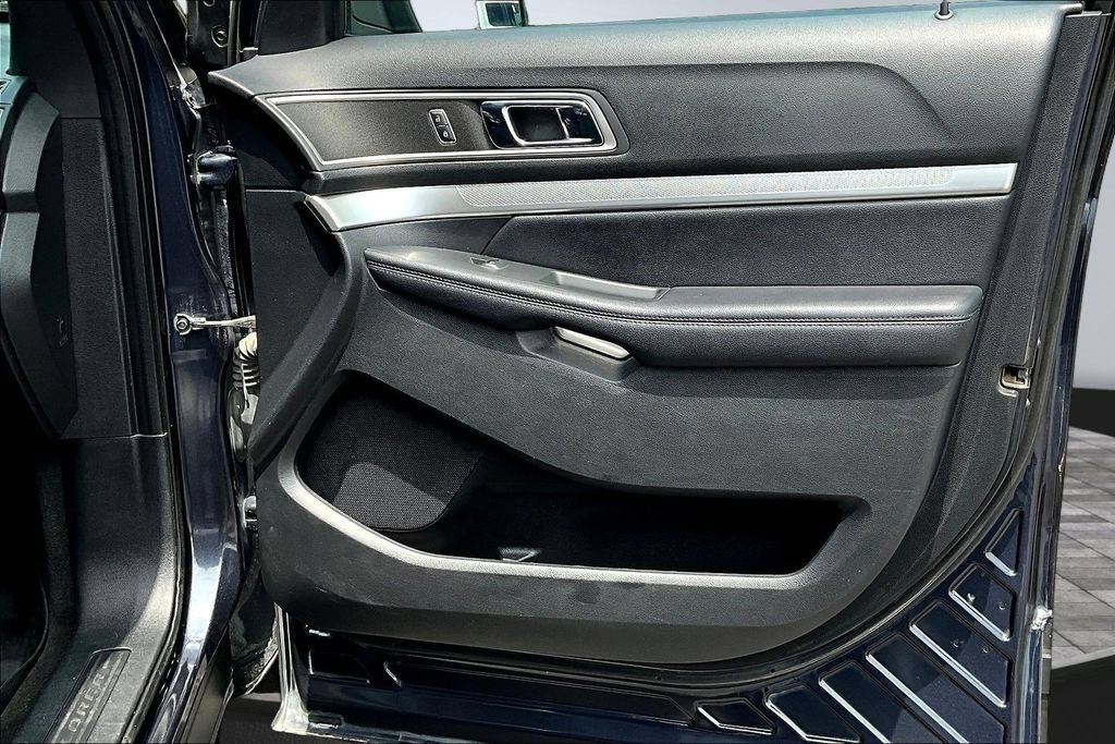 Certified 2017 Ford Explorer XLT AWD/4WD image 30