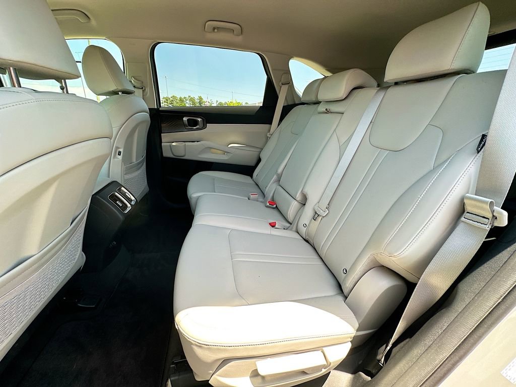 Used 2024 Kia Sorento S FWD image 4