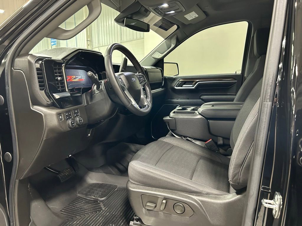 Used 2022 Chevrolet Silverado 1500 RST w/ Z71 Off-Road Package AWD/4WD image 9