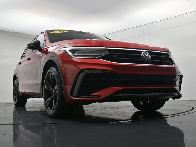 Used 2024 Volkswagen Tiguan SE R-Line FWD image 40