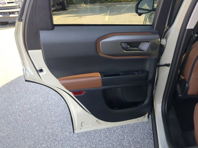 Certified 2025 Ford Bronco Sport Outer Banks w/ Outer Banks Tech Package+ AWD/4WD image 30