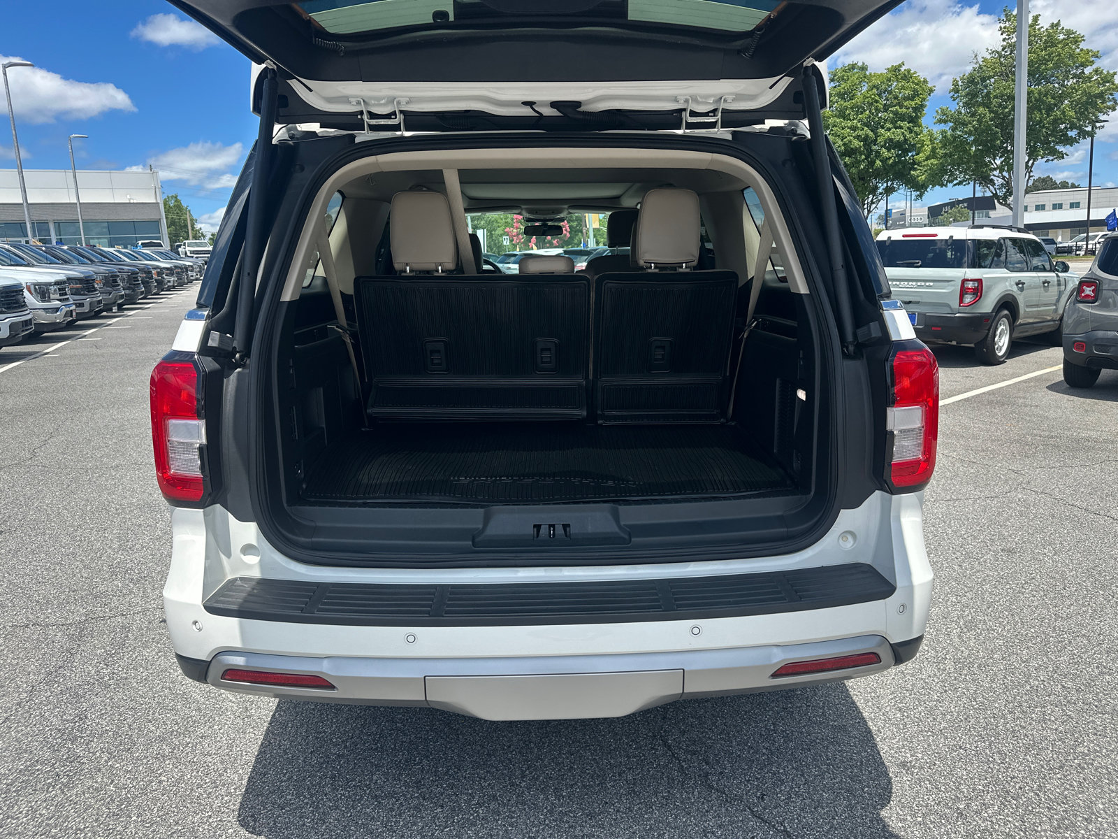 Certified 2023 Ford Expedition Max XLT RWD image 18