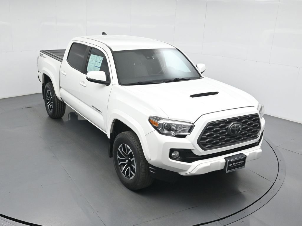 Used 2021 Toyota Tacoma TRD Sport w/ Technology Package image 4