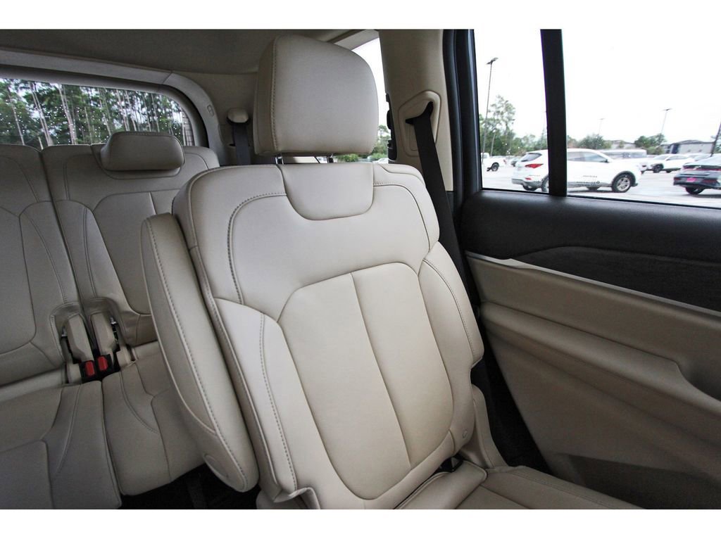 Used 2022 Jeep Grand Cherokee L Limited image 13