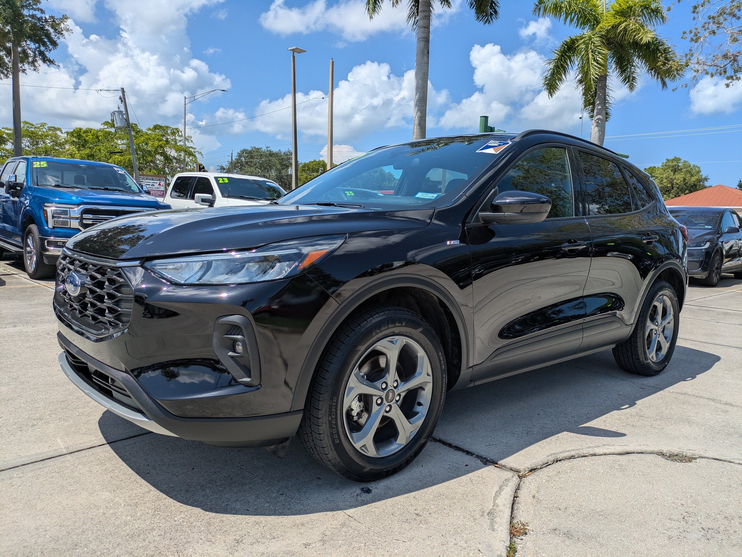 Certified 2025 Ford Escape ST-Line Select AWD/4WD image 7