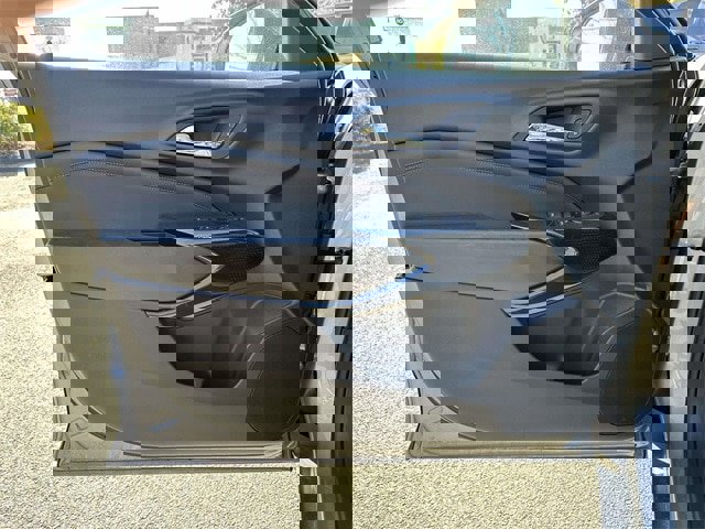 Used 2025 Chevrolet Trax RS w/ Sunroof Package image 16