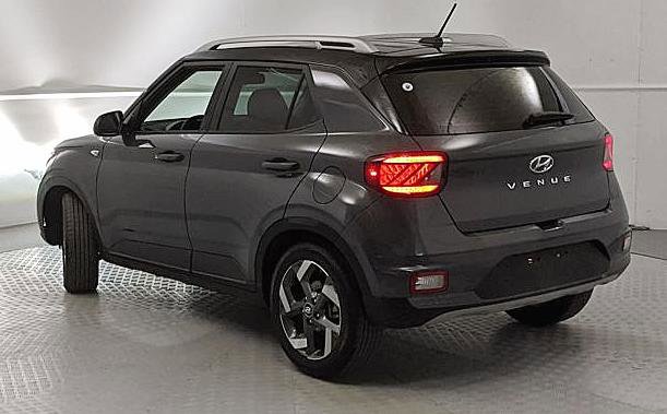 Used 2024 Hyundai Venue Limited image 4