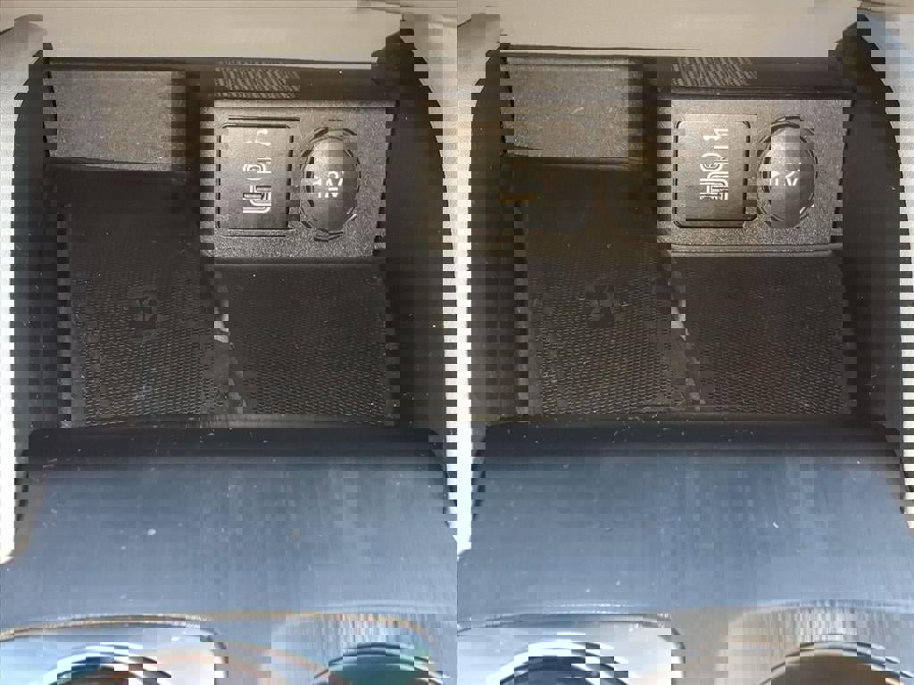 Certified 2024 Ford Escape Platinum w/ Premium Technology Package image 18