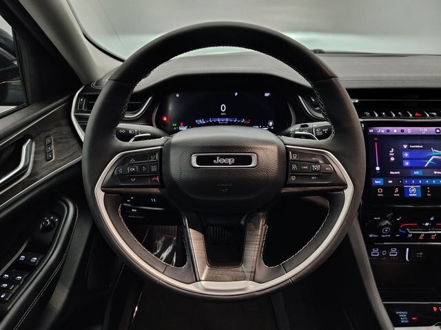 Used 2023 Jeep Grand Cherokee Limited AWD/4WD image 38