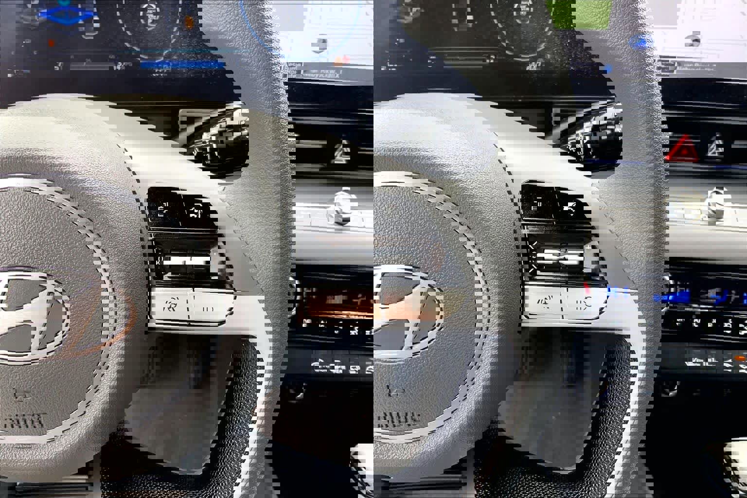 Used 2024 Hyundai Elantra SEL image 20