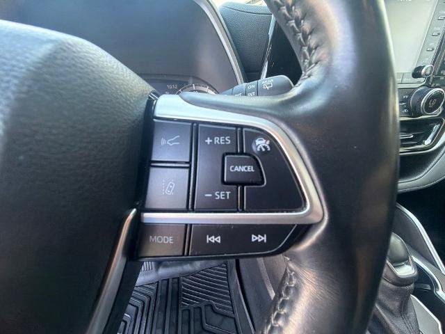 Used 2022 Toyota Highlander XLE AWD/4WD image 36