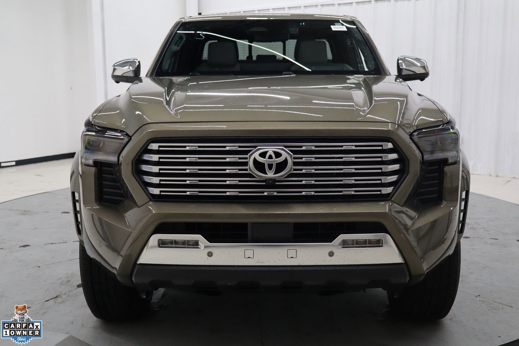 Used 2024 Toyota Tacoma Limited image 2