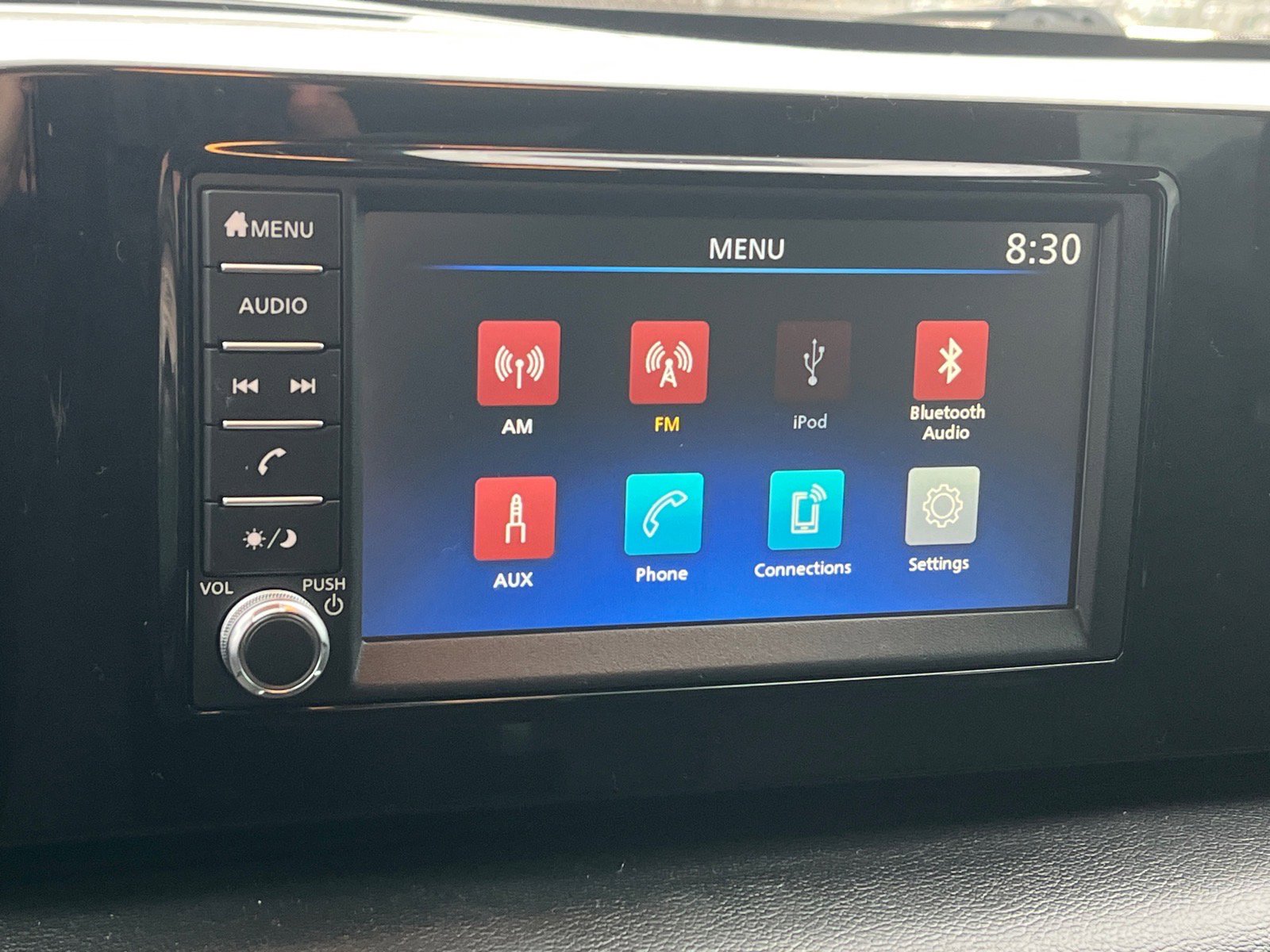 Used 2025 Nissan Kicks S w/ Charging Package image 11