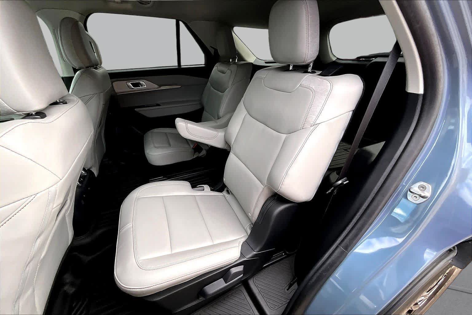 Certified 2025 Ford Explorer Active w/ Active Comfort Package RWD image 21