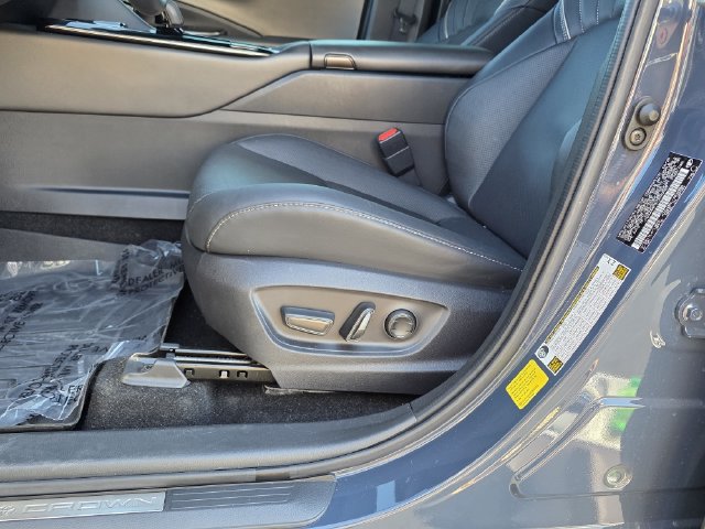 Used 2026 Toyota Crown AWD/4WD image 15