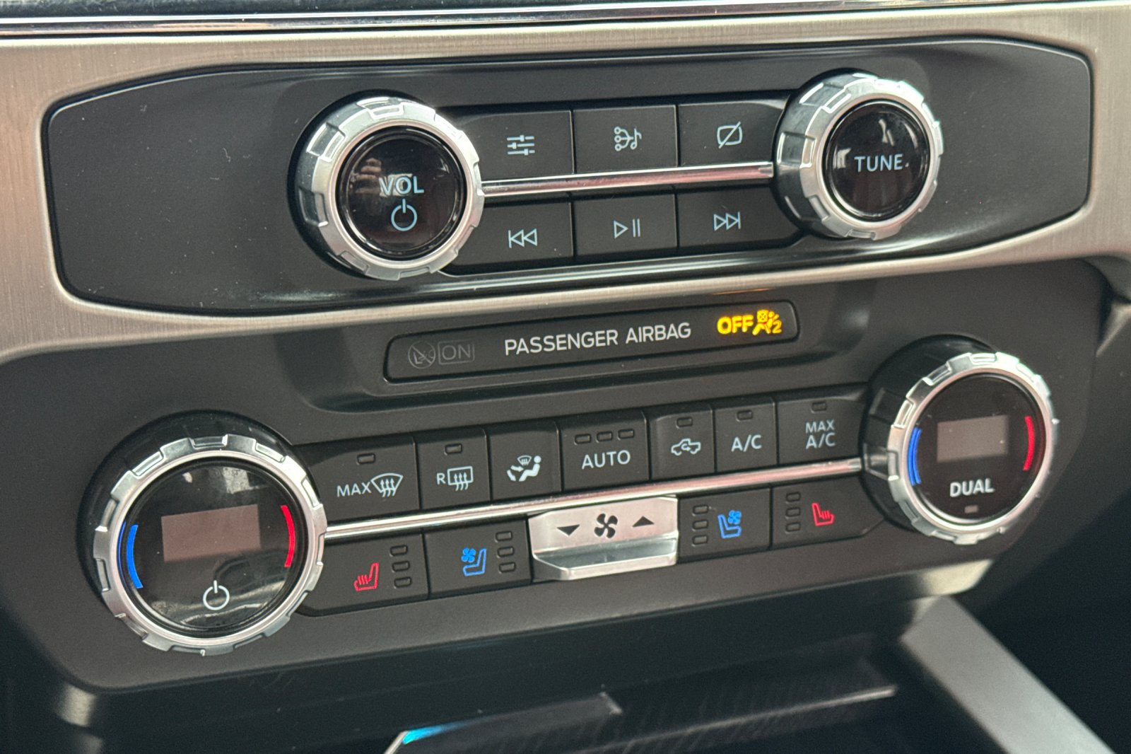 Certified 2022 Ford F350 Platinum AWD/4WD image 20