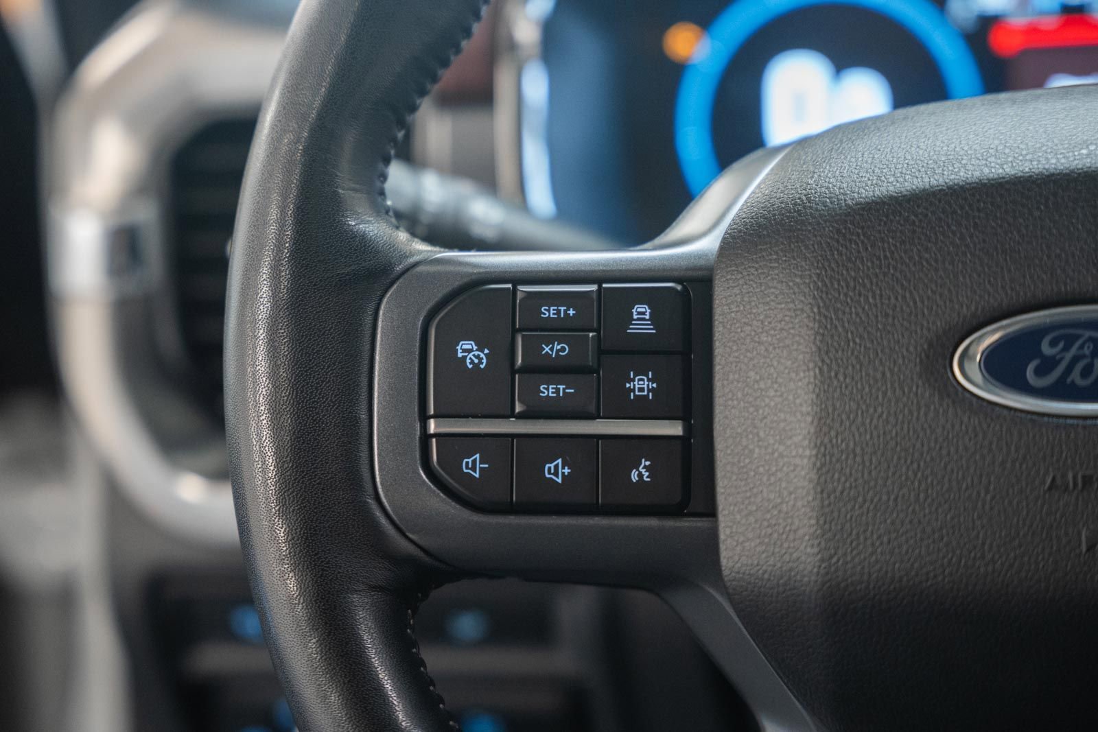 Certified 2023 Ford F150 Lariat w/ Equipment Group 502A High image 38